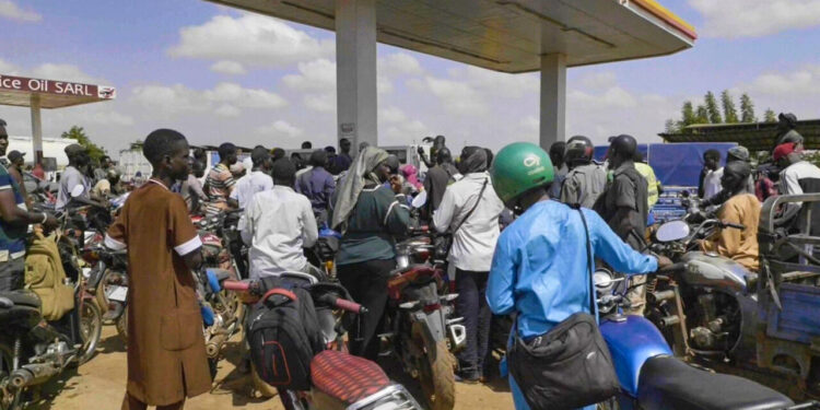 Mali : Le Jnim durcit le ton sur le blocus du carburant et multiplie les menaces