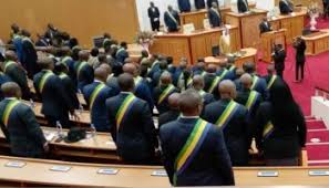 Gabon : des ministres élus députés devront démissionner avant de siéger