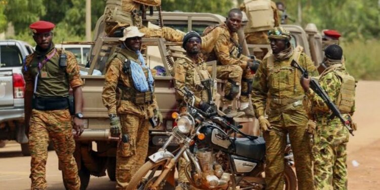 Burkina Faso : des VDP condamnés pour meurtre lors d’une audience foraine militaire