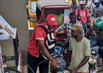 Guinée : Pas de “crise” de carburant à Conakry, mais des ruptures logistiques, affirme le gouvernement