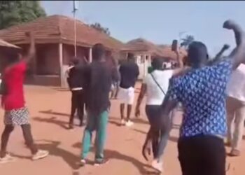 « Transition  opaque » : des jeunes manifestent à Bissau après l’investiture du général Horta N’Tam