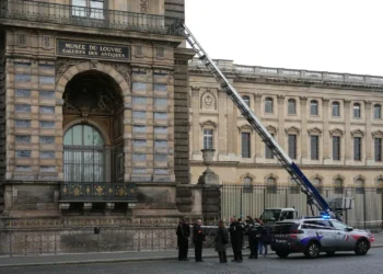 France : un Sénégalais connu des réseaux sociaux, suspecté dans le braquage du Louvre
