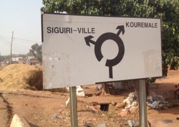 Siguiri face à la pénurie d’essence : l’huile d’arachide, solution de survie pour les moteurs