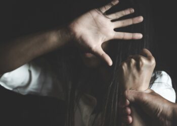 L’horreur en chiffres : 350 femmes violentées en 2024, 6 000 demandes d’aide recensées par l’AJS !