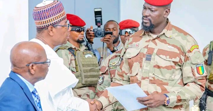 « On ne peut pas être étranger chez soi » : la Guinée défie la CEDEAO