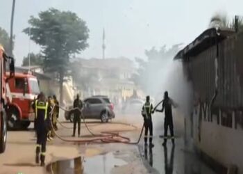 Conakry : un incendie déclaré aux abords du camp Almamy Samory Touré