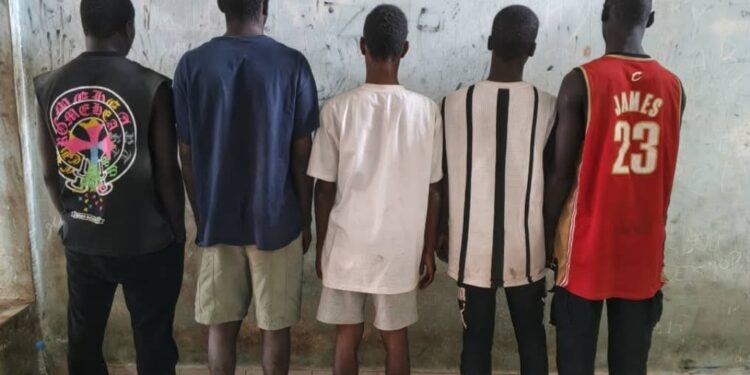 Dakar : cinq individus arrêtés pour vol et fraude sur compte mobile