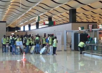 L’homme d’affaire Thierno Ba stoppé à l’aéroport : un marché de 64 milliards au cœur de l’affaire