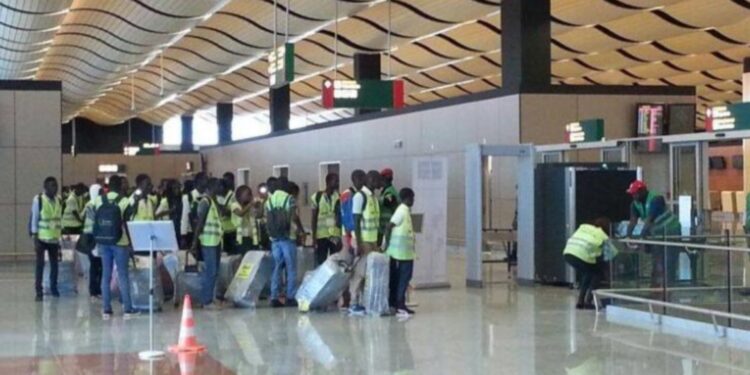 L’homme d’affaire Thierno Ba stoppé à l’aéroport : un marché de 64 milliards au cœur de l’affaire