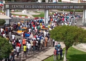 Bourses impayées : les étudiants de l’UCAD suspendent la grève mais se mobilisent dans la rue