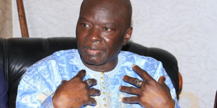 De la rue aux universités : le combat inépuisable d’Omar Pène, 50 ans au service des oubliés ! (Portrait)