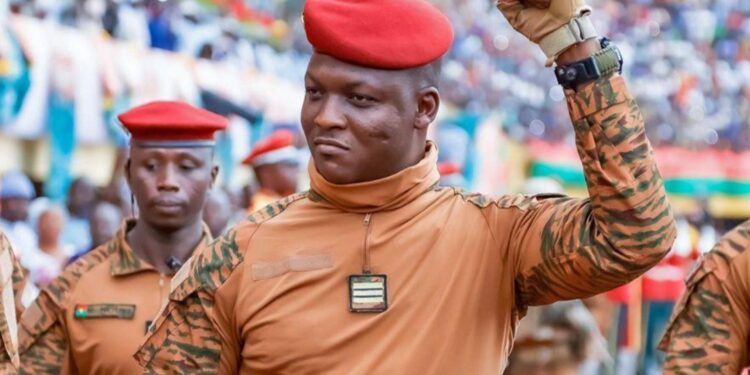 Ibrahim Traoré : le capitaine-président qui incarne un renouveau aux accents révolutionnaires (portrait)