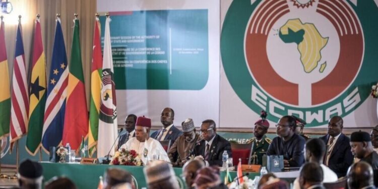 Point de vue : la Cédéao muscle son jeu… avec des sanctions en papier mâché !