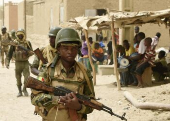 Attaque armée à Sandaré : l’armée malienne parle d’un assaut repoussé, le GSIM revendique la prise de la garnison