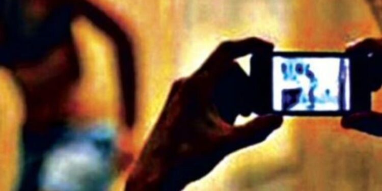 Vidéos intimes volées, sextorsion : le plan de chantage déjoué par la police du Point E