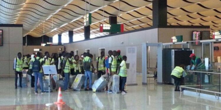 Escroquerie présumée aux billets d&rsquo;avion : un responsable d’agence arrêté à l&rsquo;AIBD et déféré