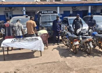 Conakry : Démantèlement d’un réseau spécialisé dans l’escroquerie des kiosques Orange Money