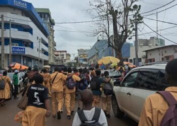 Conakry : la grève de l’intersyndicale de l’éducation vire aux heurts et paralyse les cours