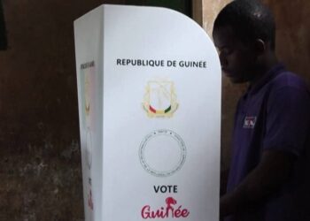 Présidentielle en Guinée : la DGE interdit les téléphones dans l’isoloir