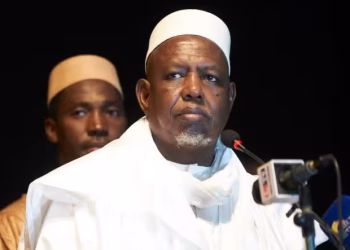 Mali: l&rsquo;imam Dicko, bête noire de la junte, appelle à rejoindre une coalition d&rsquo;opposants