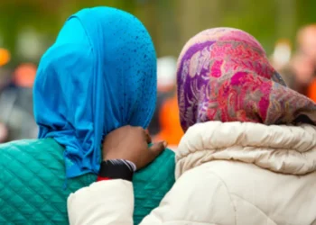 Carte d’identité biométrique : Fini l&rsquo;obligation de montrer les oreilles pour les femmes voilées !