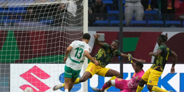 Le Sénégal dompte des Aigles héroïques et s&rsquo;offre une place en demi-finale !