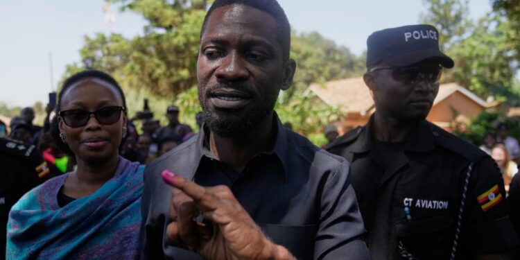 Ouganda – l’horreur à Magere : raid militaire chez Bobi Wine, son épouse violemment prise pour cible