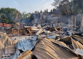« Nous avons tout perdu » : un violent incendie ravage la plage de Rogbané à Conakry, d’importants dégâts matériels