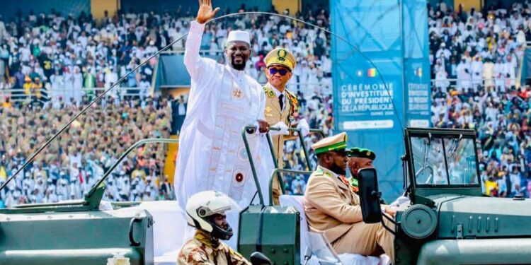 Guinée : « Ce mandat est dédié aux femmes » : Mamadi Doumbouya investi président pour 7 ans