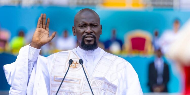 Guinée : Mamadi Doumbouya, un président élu à vie ?