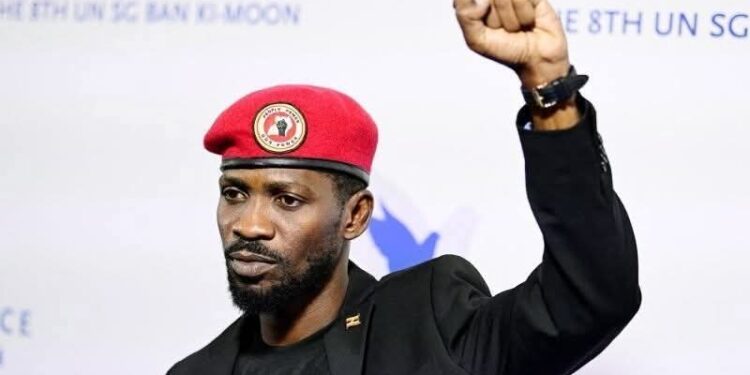 Ouganda : en fuite, Bobi Wine conteste la réélection de Yoweri Museveni et appelle à la désobéissance