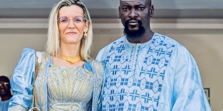 [Portrait] Lauriane Doumbouya : qui est réellement la gendarme française devenue Première dame en Guinée ?
