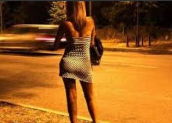 Saly : un vigile se fait passer pour policier, agresse et vole une travailleuse du sexe avant d’être arrêté