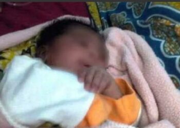 Malika : Un nouveau-né encore avec son cordon ombilical découvert abandonné