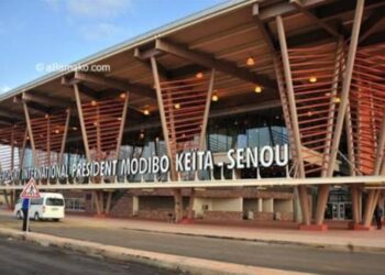 Bamako : la pénurie de carburant paralyse le trafic aérien