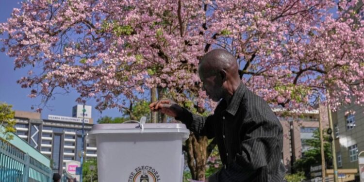Présidentielle et législatives en Ouganda : Museveni confronté à des dysfonctionnements des machines de vote