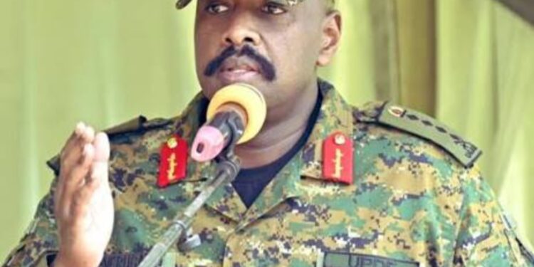 Ouganda : Le fils de Yoweri Museveni, Muhoozi Kainerugaba, menace l’opposant Bobi Wine de mort