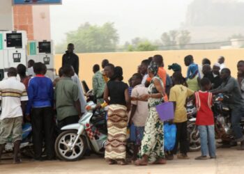 Mali : le carburant rationné, la population « piégée », le JNIM maintient la pression