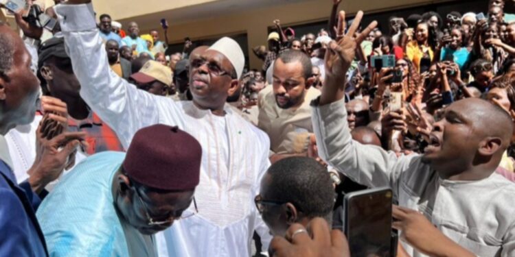 Si loin, si proche : Macky Sall toujours au cœur du combat politique de l’APR