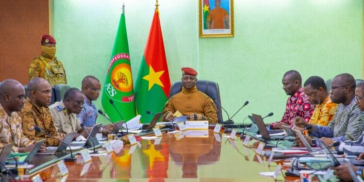 Burkina Faso : tous les partis dissous, la refondation du système politique lancée !