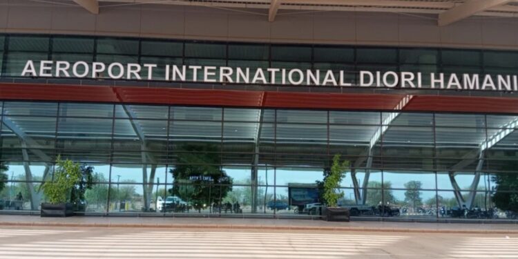 Attaque de l’aéroport de Niamey : Tiani accuse Macron, Talon et Ouattara d’avoir armé les assaillants