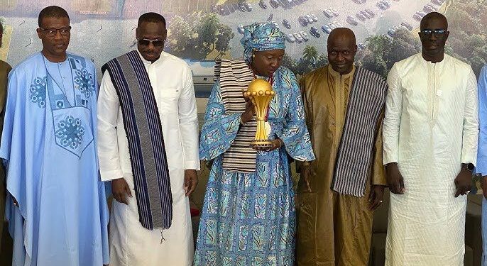 CAN 2025 : le trophée officiellement présenté à la nation sénégalaise