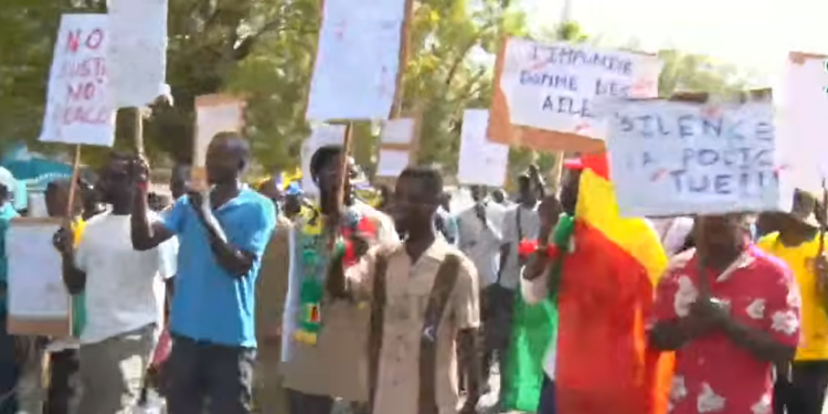 Marche contre les bavures policières : le Collectif exige une réforme profonde du maintien de l’ordre