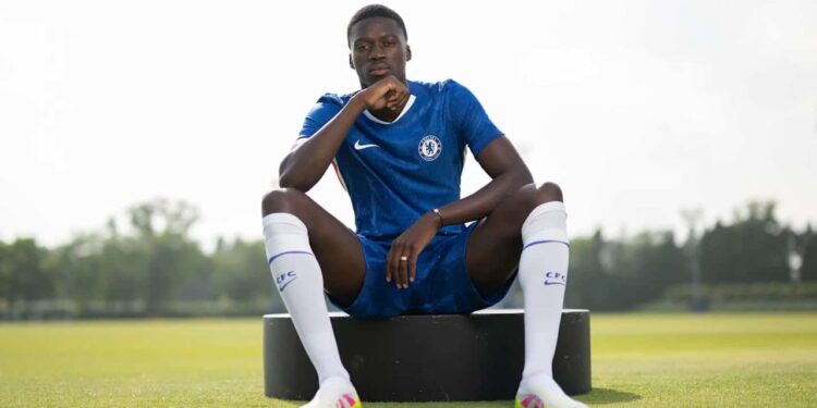 Officiel : Mamadou Sarr retourne à Chelsea