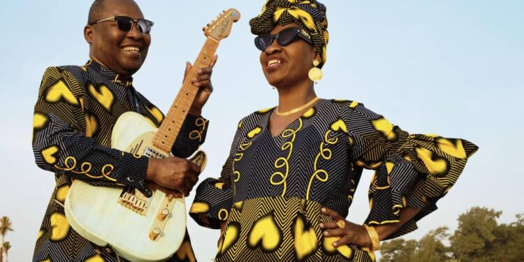 « Amadou et Mariam » : un couple malien dans le noir jusqu’au sommet de son art (portrait)