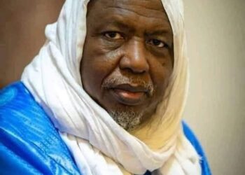 Mali : l’imam Mahmoud Dicko appelle à un dialogue urgent pour mettre fin au « bain de sang »
