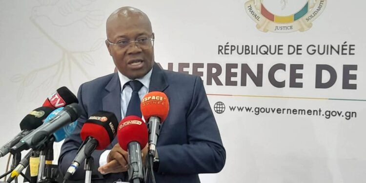 « Il n’y a eu aucune atteinte à son intégrité physique » : le gouvernement justifie le transfert de Toumba Diakité