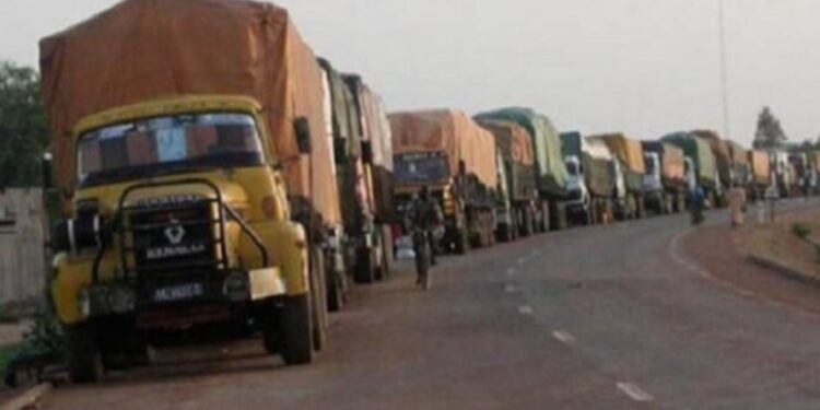 Tournée économique de Diomaye : Plus de 1 000 camions bloqués sur l’axe Koungheul–Tambacounda