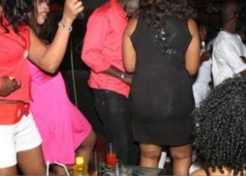 Transmission volontaire du VIH : 13 personnes visées, des figures du showbiz citées