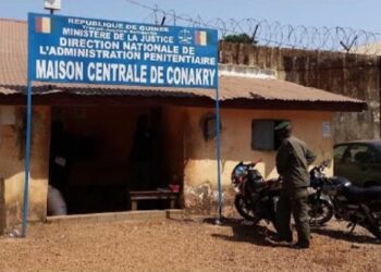 Conakry : un garde pénitentiaire arrêté pour trafic présumé de drogues et objets prohibés